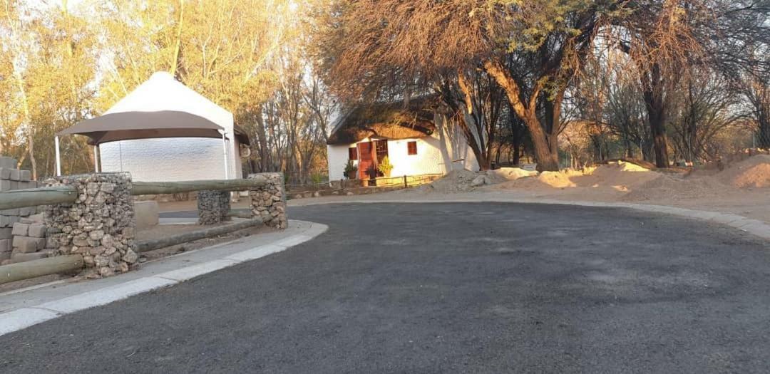 Апартаменты Nooitgedacht Self Catering Cc Окаханджа Экстерьер фото